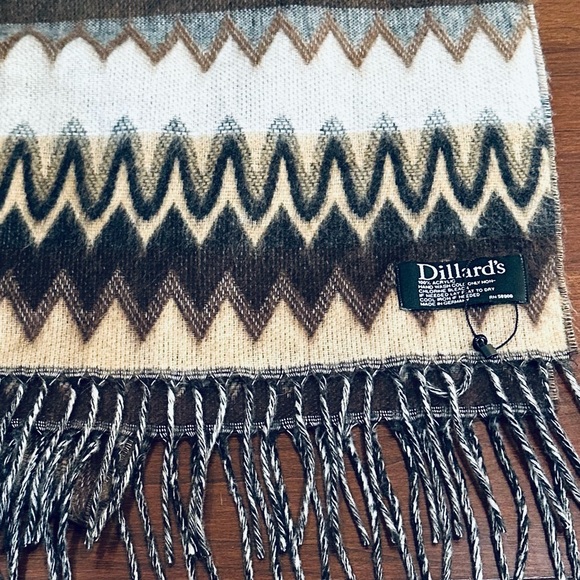 🌟HP🌟NWOT Super Soft Neutrals Acrylic Scarf by Dillard's - Picture 4 of 6